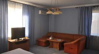 Гостиница Guest House on Shmidta Геленджик Стандартный двухместный номер с 1 диваном-кроватью-1